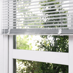 Aluminum venetian blind