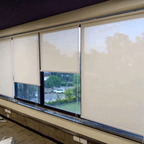 Sunscreen roller blind