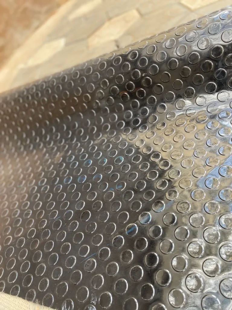 Coin rubber flooring surface for garages and workshops