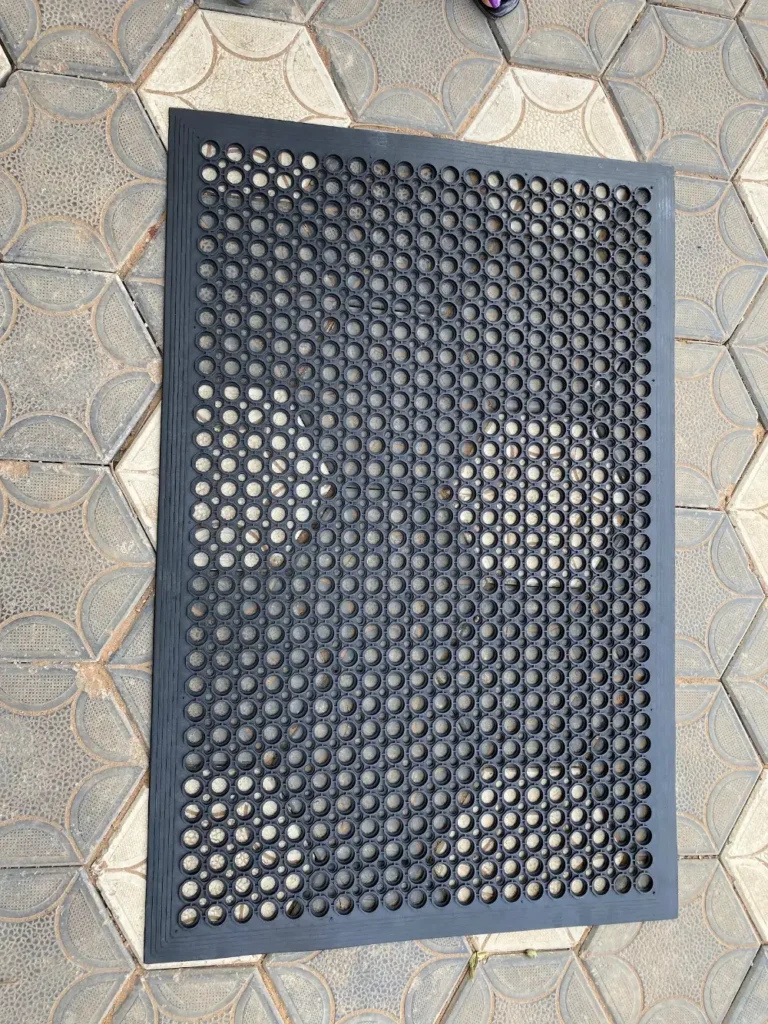 Full rubber ring mat 80 x 120cm with solid border, top view